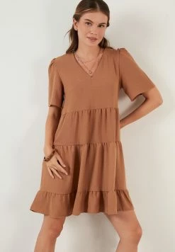 LELA Loose Fit - Jurk - Light Brown -LELA Winkel fa81d9cbe80e4a65ae3992aae37c4676