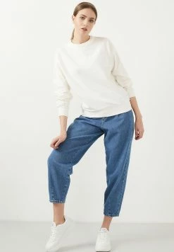 LELA Slim Fit - Sweater - Ecru -LELA Winkel fa94df31bf164f4b980b0a4b6741aaee